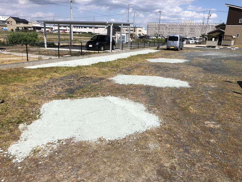 駐車場の水溜まりやぬかるみへの砕石補充と整地作業 浜松市東区 